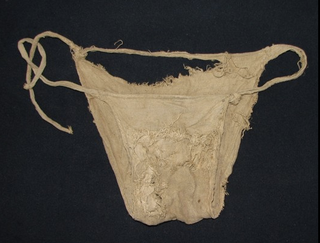 Illustration for article titled 600-year-old bra and underwear discovered in an Austrian castle
